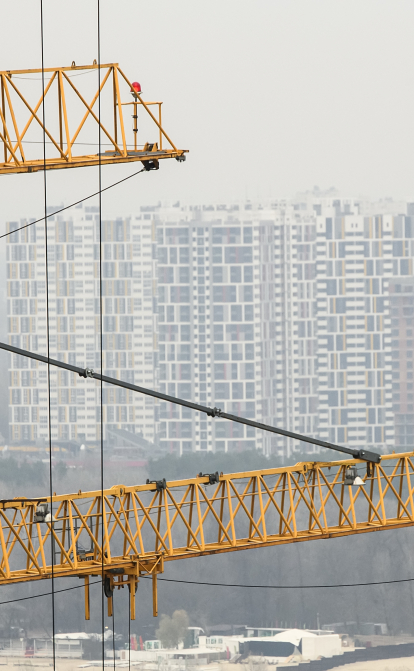 Забудовники оживили 40% київських будмайданчиків. Але їм не вистачає матеріалів та покупців з грошима. Як це вплине на вартість житла /Getty Images