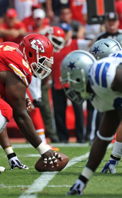 Зліва команда Kansas City Chiefs, а праворуч Dallas Cowboys. /Getty Images