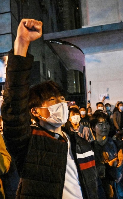 Китаєм прокотилася хвиля протестів. Люди виходять на вулиці проти цензури та скандують слово «свобода». /Getty Images