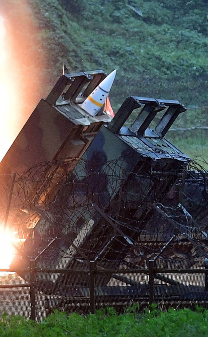 Тактична ракетна система армії США (ATACMS) запускає ракету в Східне море під час спільних ракетних навчань Південної Кореї та США. /Getty Images