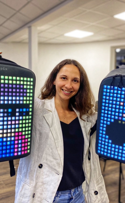 Украинский Pix продавал рюкзаки с экранами в 60 странах, а теперь закрывается. Какие возникли проблемы и кто будет возрождать бизнес /Pix Backpack