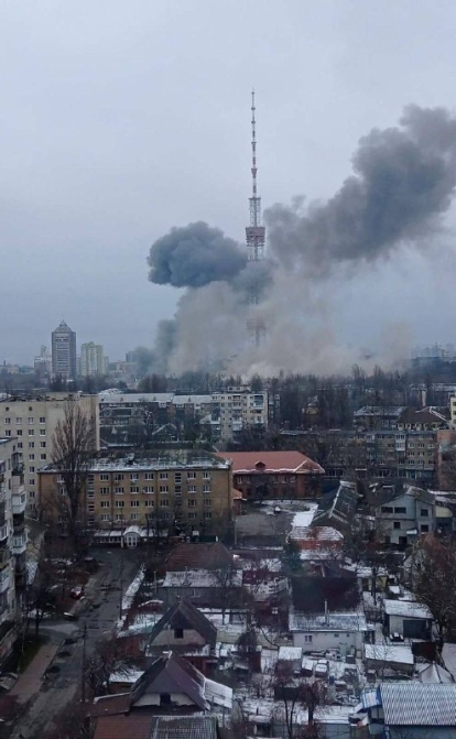 Россия обстреляла ракетами Киевскую телебашню. Башня устояла (обновлено)
