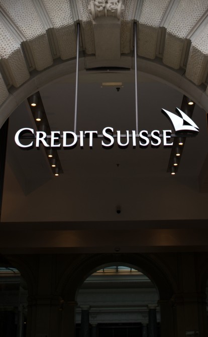 UBS готується скоротити більше половини співробітників Credit Suisse після поглинання банку /Shutterstock