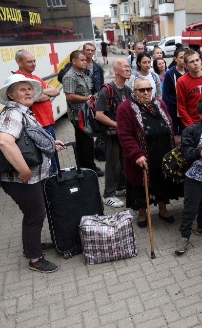 Эвакуация людей из Покровска, Донецкой области, 15 июня 2022. /Getty Images
