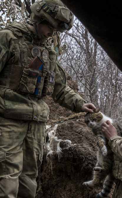 Украинские военные 12 декабря на передовой в Золотом, Луганская область. /Getty Images