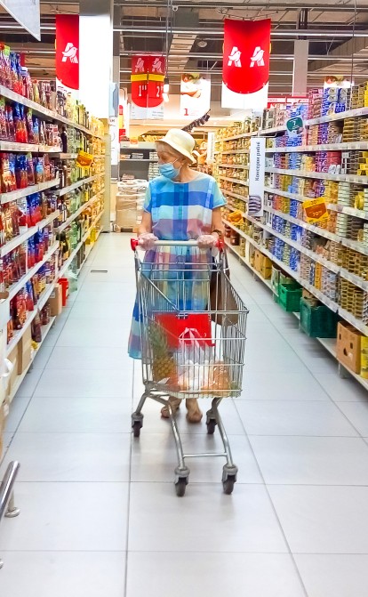 Гіпермаркети – це минуле. Ашан, Fozzy, Varus шукають нове життя в магазинах біля дому. Чому ритейл йде в мінімаркети /Фото Shutterstock