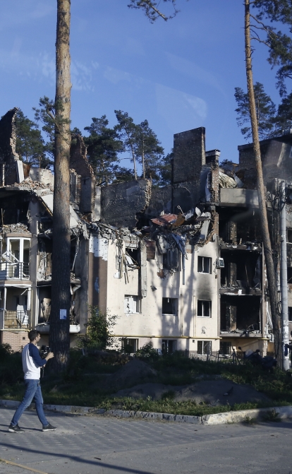 Зруйновані новобудови в Ірпені під Києвом, червень 2022 року /Getty Images