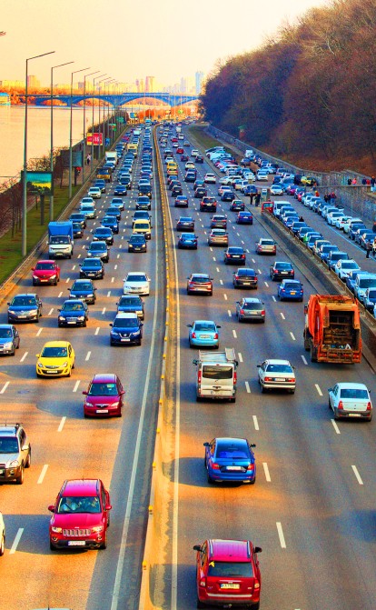 Трафік у Києві впав на 30%. Чому на дорогах столиці поменшало заторів /Shutterstock