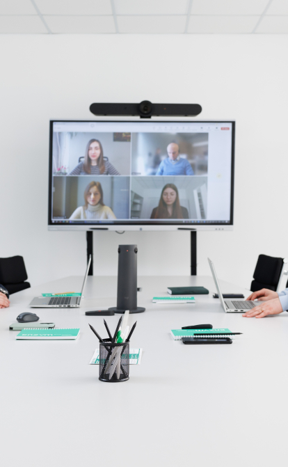 Відеоконференції майбутнього: досвід команди Enzym Group у використанні обладнання Logitech на масштабному таунхолі