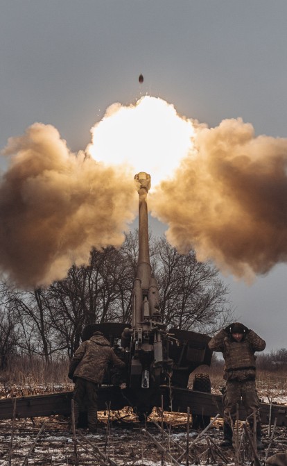 Украинские военнослужащие работают в направлении Марьинки, 15 января 2023 года /Getty Images