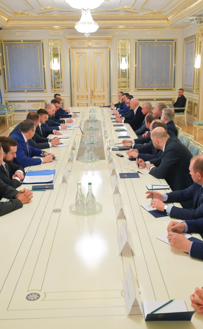 Встреча на Банковой. Зеленский дважды проводил большие встречи с бизнесом: в начале пандемии (на фото) и за день до вторжения. Оба раза власти обращались к предпринимателям за помощью. /Офис Президента Украины