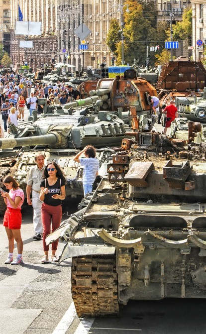 «Парад» уничтоженной российской техники посетили тысячи украинцев и осветили мировые медиа. Сколько она может стоить? Оценка Forbes /Фото Getty Images