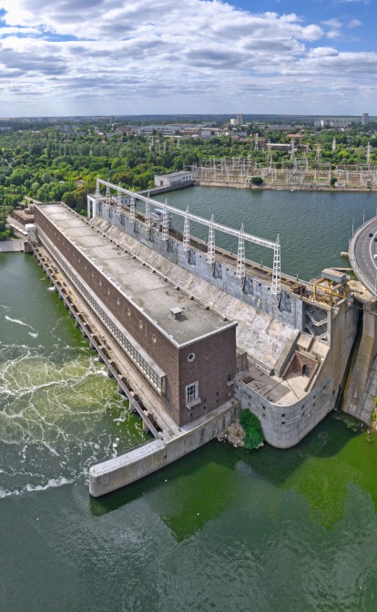 Гідроелектростанція /Shutterstock