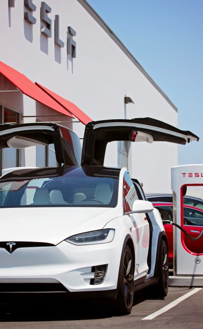 Tesla повышает цены на некоторые модели автомобилей в США после падения акций /Shutterstock