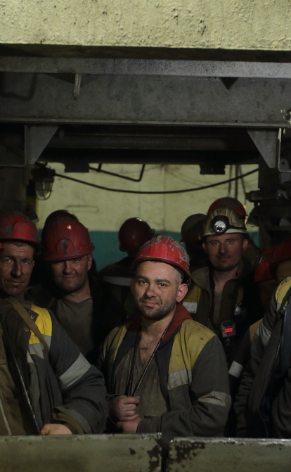 Чтобы хватило на зиму. Как шахтеры рискуют жизнью, добывая уголь у линии фронта. Репортаж /Фото Александр Иванников для Forbes Украина