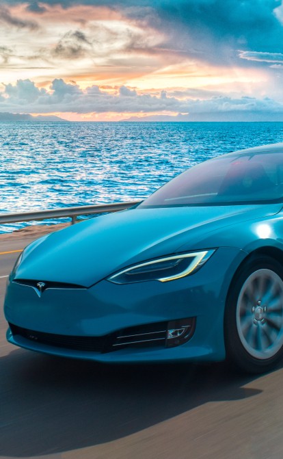 Tesla отчиталась о рекордной прибыли – $1,6 млрд за три месяца. Компания Илона Маска растет, несмотря на чип-кризис /Shutterstock