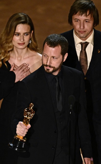 Мстислав Чернов, Євген Малолєтка та Василіса Степаненко на церемонії «Оскар». /Getty Images