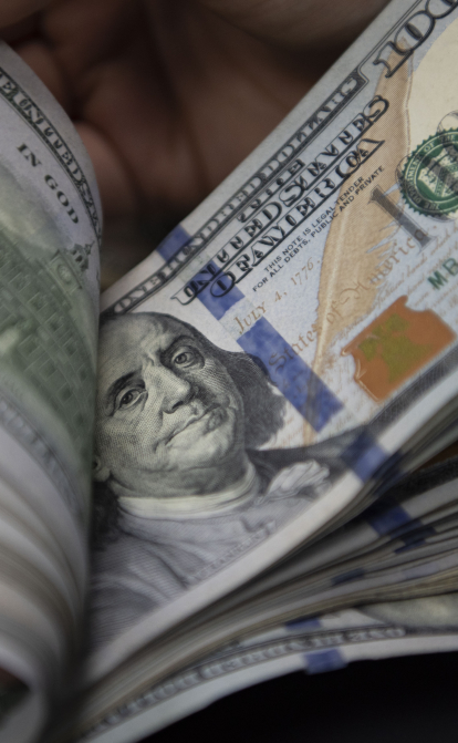 Валютний ринок майже на 10 грн відірвався від офіційного курсу НБУ. Чому готівковий долар знову наблизився до 38 грн/$ /Getty Images