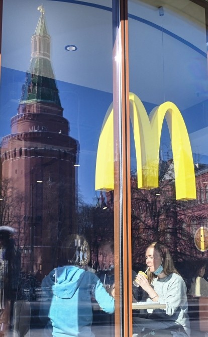 Масовий від‘їзд.&amp;nbsp;Чим економіці РФ загрожує закриття McDonald’s, IKEA та іншого західного бізнесу /Getty Images