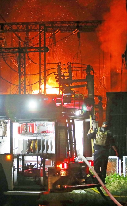 Енергетична головоломка. Україні потрібно пів року, десятки потужних трансформаторів та $200 млн. Чи вийде підлатати енергосистему /Getty Images