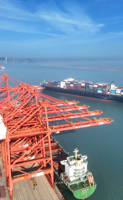 Контейнерный терминал в порту Ляньюньган, провинция Цзянсу в Восточном Китае, 12 апреля 2024 года. /Getty Images