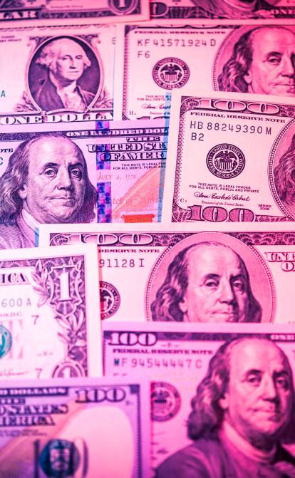НБУ дозволив купувати валюту за офіційним курсом /Shutterstock