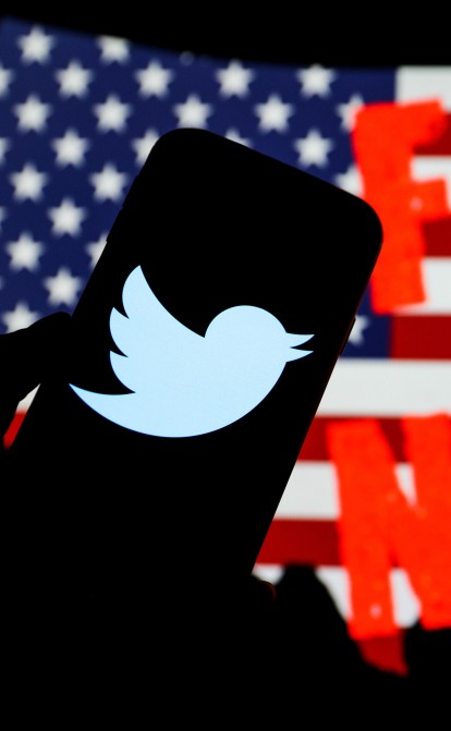Россия развернула пропагандистское войско в Twitter. Но теперь переманывает на свою сторону пользователей вне Запада. Вот как это работает