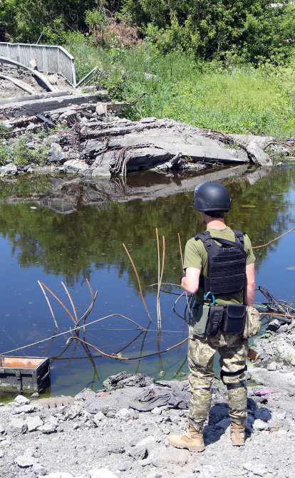 Взорванный мост в 20 км от украинско-российской границы, Харьковская область /Getty Images