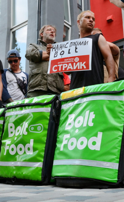 Кур’єри Bolt Food страйкують у Києві та Дніпрі /Getty Images