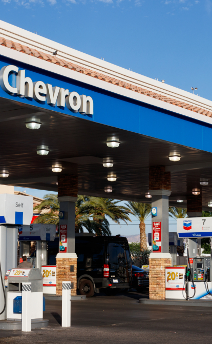 Доходы Exxon и Chevron упали с рекордных уровней. Нефтяные гиганты США столкнулись с ослаблением энергорынков