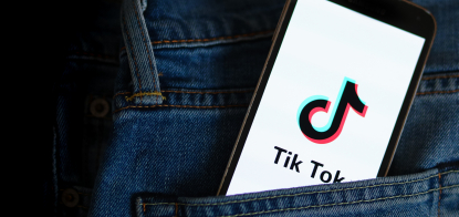 Аудиторія TikTok в Україні 9,5 млн людей, а реклама в 10 разів дешевша, ніж на Facebook. Кому та як варто продавати через TikTok /Фото Getty Images