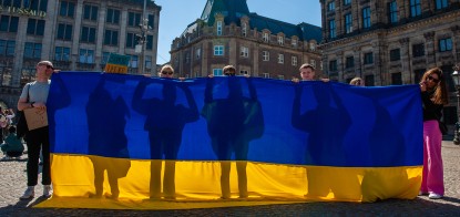 Працювати на Україну з України. Кабмін хоче повернути з-за кордону біженців, які працюють у держсекторі. Банки кажуть, що це загрожує їхньому бізнесу. Чому /Фото Getty Images