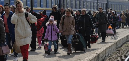 На захід України з «гарячих» міст переїхали дефіцитні фахівці. Як це використовує місцевий бізнес /Фото Getty Images