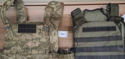 В «Эпицентре» продавали волонтерские бронежилеты. Компания говорит, что ее подставил поставщик. Что происходит и при чем здесь Бродский
