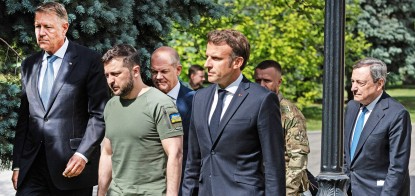 Провести крізь стіну. Німеччина, Франція та Італія зголосилися стати для України провідниками до Європи. Чи зможуть вони подолати спротив інших учасників ЄС? /Фото Getty Images