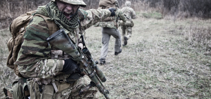 Военнослужащий в зоне ООС получает от 16 000 грн. Небольшие зарплаты – из-за несправедливых расчетов. Как их изменить /Фото Getty Images