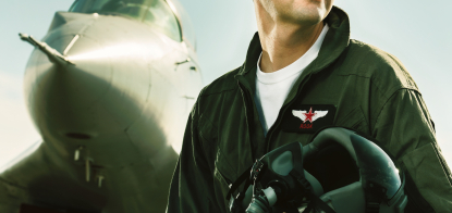 Джаред Исаакман заработал первый миллиард во время пандемии. А свое хобби, пилотирование боевых самолетов, превратил во внушительный дополнительный заработок /Фото Tim Pannell/Forbes