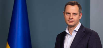 Угроза войны съедает миллиарды украинской экономики. Какой план спасения у команды Зеленского? Главное из интервью Ростислава Шурмы РБК