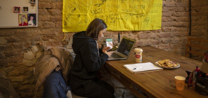 Вимушені переселенки, вимушені світчерки. Як війна прискорила прихід українських жінок в IT-індустрію /Фото Getty Images