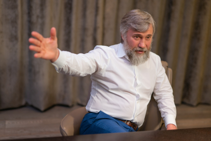 «Олигархи – столпы экономики, часть иммунной системы Украины». Главное из интервью Вадима Новинского УП