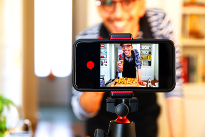 20-річні блогери заробляють мільйони на тренінгах та курсах у Instagram. Як влаштований цей інфобізнес