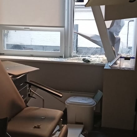 В результате обстрела РФ пострадал медицинский центр «Добробут» в Киеве (фото) /Фото 2