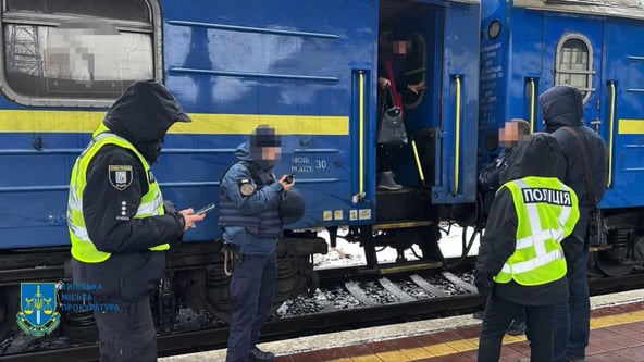 Квитки по €300–500 на міжнародні поїзди. Після обшуків співробітникам УЗ вручили підозри