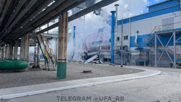 Український дрон атакував великий НПЗ «Газпрому» в Башкирії, встановивши рекорд подоланої відстані