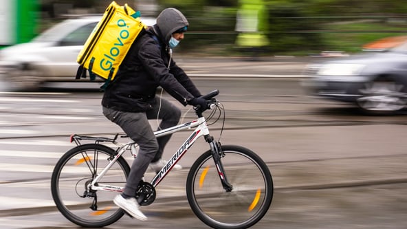 С начала войны Glovo возобновил бизнес в Украине на 90% мирных времен