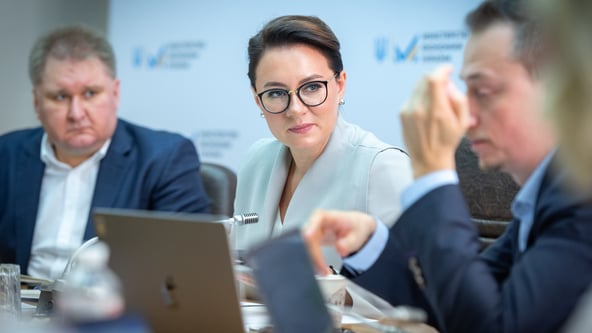 особиста сторінка facebook.com/yulia.svyrydenko
