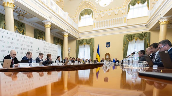 МВФ розпочав місію для шостого перегляду програми EFF. Україна має виконати чотири структурні маяки