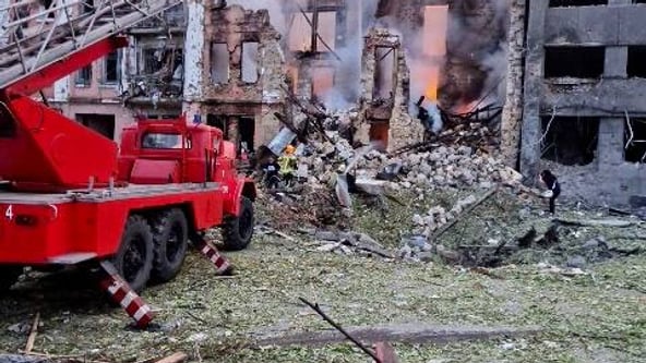 Росія вночі знову вдарила по Одесі, у Миколаєві є влучання у житлові будинки (фото)