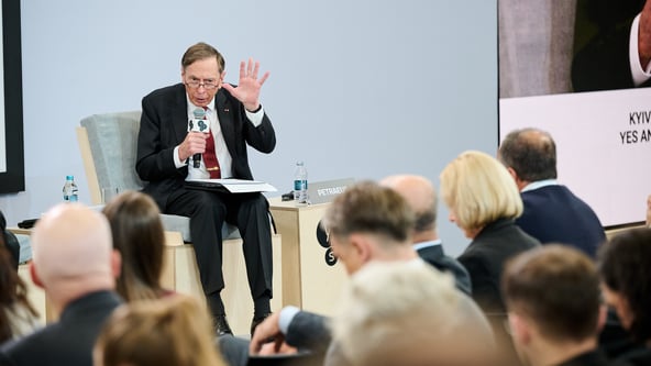 Фотографії надані ФондВіктораПінчука©2026. Фотографи: Валентина Ростовікова, Ніколя Лобе, Фредерік Гаррідо-Рамірез (PRYZM) та Олександр Пілюгін.