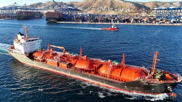 Судно со сжиженным газом, следовавшее в Украину, подверглось удару у берегов Румынии